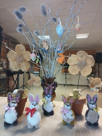 Lieldienas radošā darbnīca ar Ināru Ivanovsku. Lieldienu zaķu izgatavošana no diegiem.